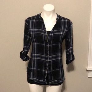 (SOLD) Women’s Blue plaid button up (max jeans)